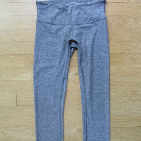Ladies Lululemon Two Athletic Workout Top & Crop Leggings Size 4 - Picture 7 of 13